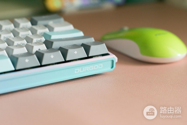 打造清爽笔记本电脑居家桌面,用这几个小数码配件就够了