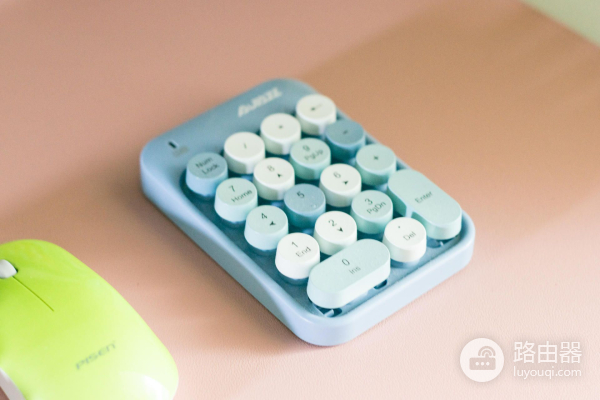 打造清爽笔记本电脑居家桌面,用这几个小数码配件就够了