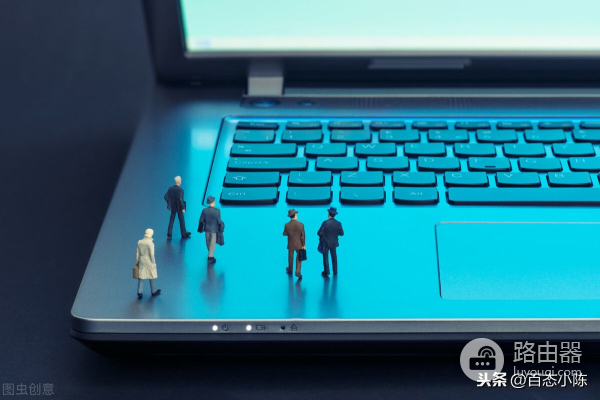 电脑暗屏无非这几个原因(电脑为什么会暗屏)