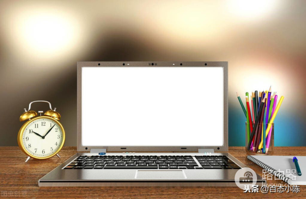 电脑暗屏无非这几个原因(电脑为什么会暗屏)