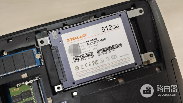 老笔记本电脑不支持NVMe高速固态,这样折腾一下,读写照样超千兆