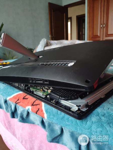 华硕一体机ET2321拆机清灰,差点翻车