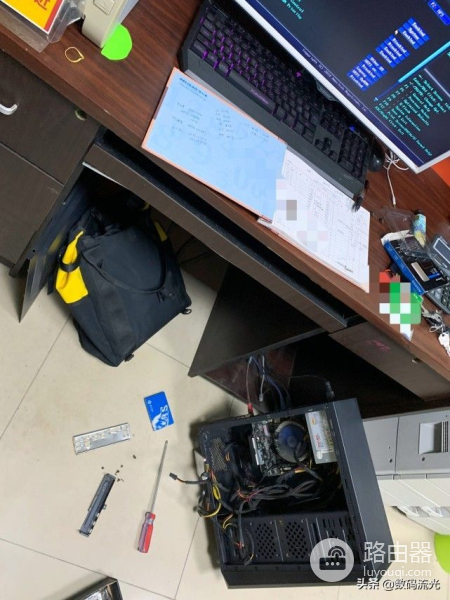 我给客户修电脑说主板硬盘坏了(硬盘主板坏了如何修)