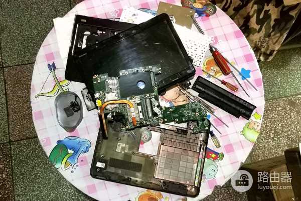 笔记本电脑加装固态硬盘(笔记本电脑怎么加装固态硬盘)