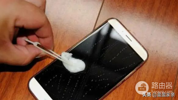 你可能在损害你的电脑屏幕(电脑屏幕受损)