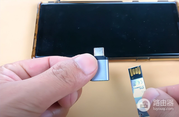 闲置U盘秒变手机空间(手机存储改U盘)