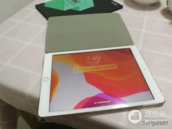 不知道怎么给手机平板贴膜(如何给平板电脑贴膜)