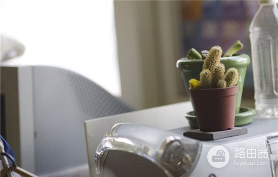 电脑怎么p掉脸上的痘(电脑辐射脸上长痘痘 用这些方法避免长痘)