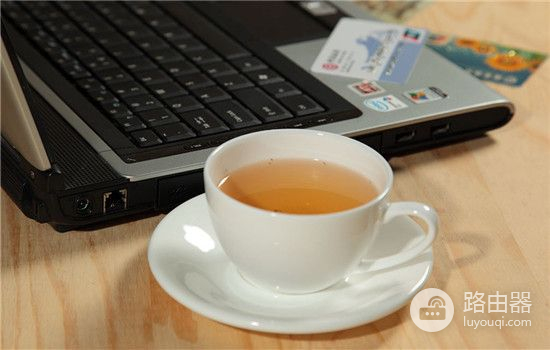 电脑怎么p掉脸上的痘(电脑辐射脸上长痘痘 用这些方法避免长痘)