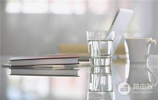 电脑怎么p掉脸上的痘(电脑辐射脸上长痘痘 用这些方法避免长痘)