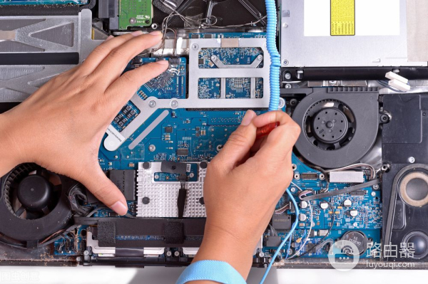 没有学历学电脑维修怎么学(维修电脑很难学么,哪里可以学习电脑维修和组装?)