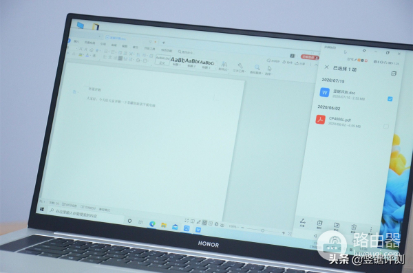 荣耀电脑怎么使用多屏协同(将手机“搬进”电脑里!荣耀笔记本“多屏协同”系统功能评测)