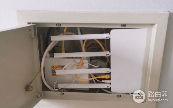 宽带入户线如何连接路由器(宽带入户后如何做好家庭的布线方式,做好无缝漫游)