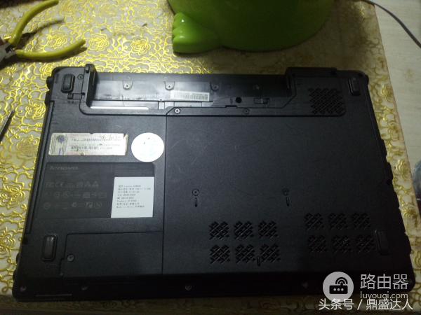 拆联想G460笔记本(老联想电脑怎么拆外壳开机)