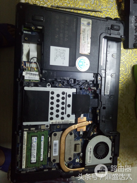 拆联想G460笔记本(老联想电脑怎么拆外壳开机)