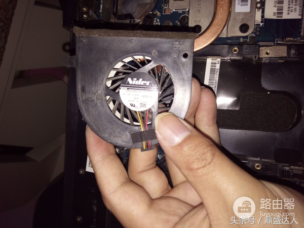 拆联想G460笔记本(老联想电脑怎么拆外壳开机)