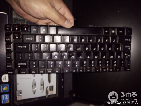 拆联想G460笔记本(老联想电脑怎么拆外壳开机)