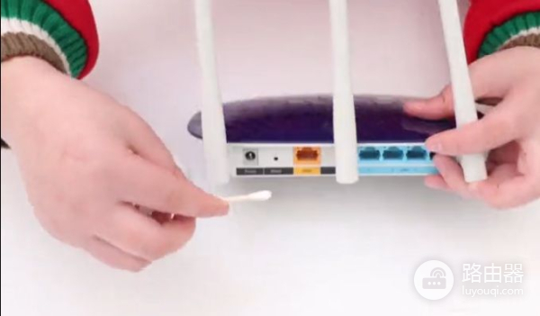 路由器如何设置可以不经常断网(路由器经常断网或断流,试试这几个方法灵不灵)