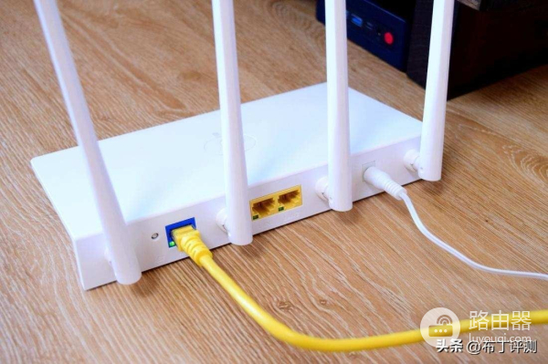 支持组网的千兆路由器(百元千兆智能路由器!支持APP管理、远程开机,还能智能组网)