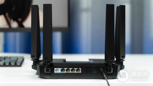 路由器自己怎么组网口(小白用户也能轻松组建NAS?一文告诉你路由器的2.5G网口有多重要)