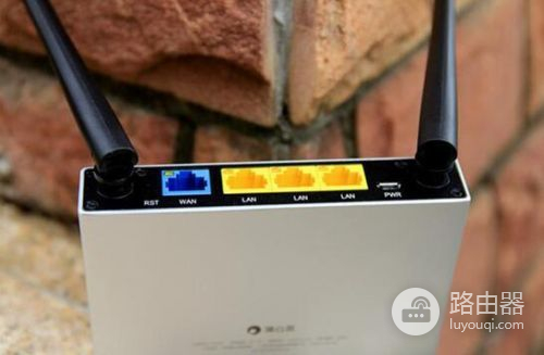 蒲公英路由器局域网组网(蒲公英路由组网方案:不同地区门店的电脑如何组建局域网共享?)