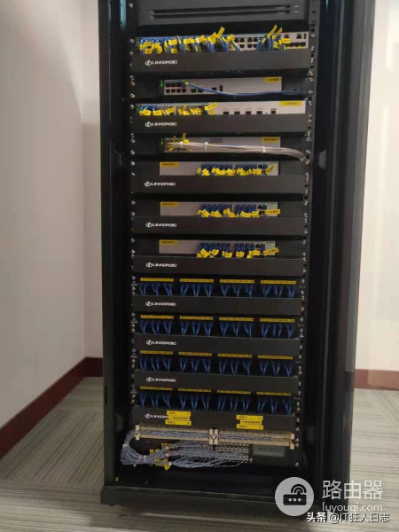 无线路由器交换机组网配置(企业网络组建实战,第一篇,华为路由器、华为三层交换机组网)