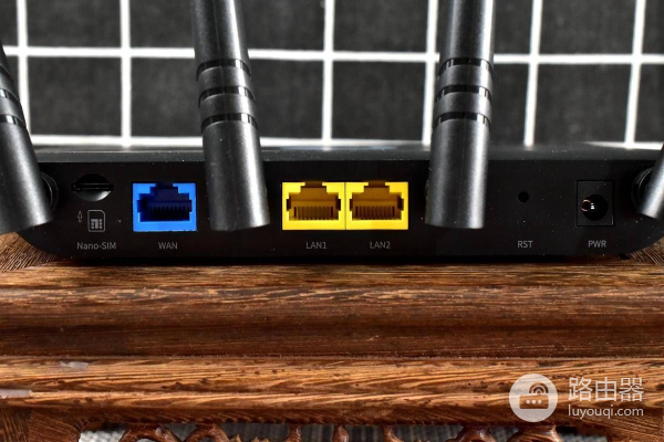 插卡接路由器组网(可以插4G卡的无线组网路由-蒲公英X4C 全网通4G插卡无线路由器)