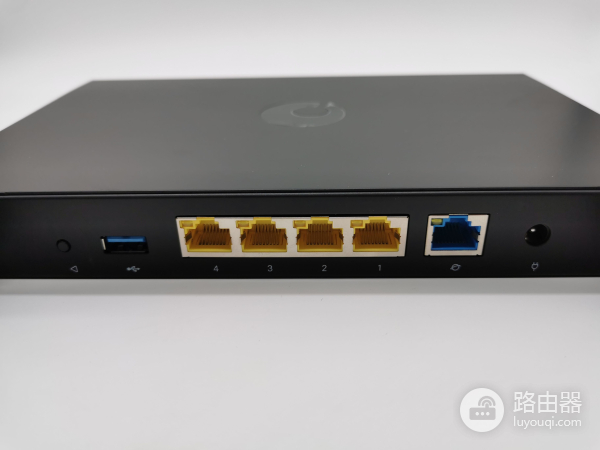 组网盒子和路由器(手机、电视盒子也能异地组网访问NAS:蒲公英路由器X5、X4C体验)