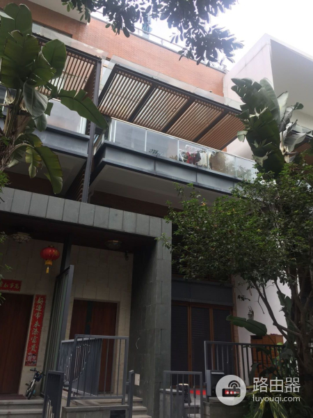 别墅路由器组网方案(别墅WiFi无死角覆盖,这个路由器是如何做到的)