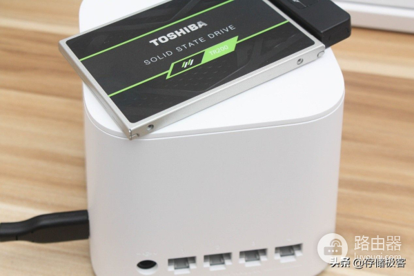 路由器怎么组网NAS(比百度云盘靠谱:用300块路由器组建家庭NAS网络存储)