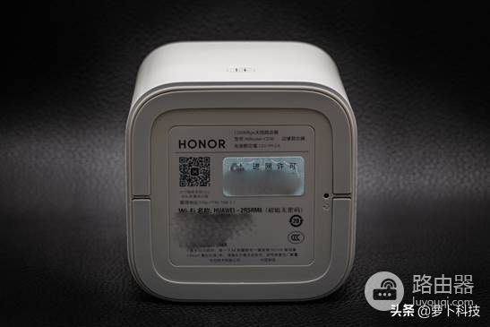 荣耀路由器可以组网吗(首款自研芯片,1分钟轻松组网仅349,荣耀路由Pro2值不值)