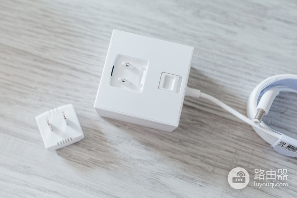 别墅怎么用路由器组网(500平别墅无缝漫游:两套领势Velop AC6600路由器WiFi组网实战)