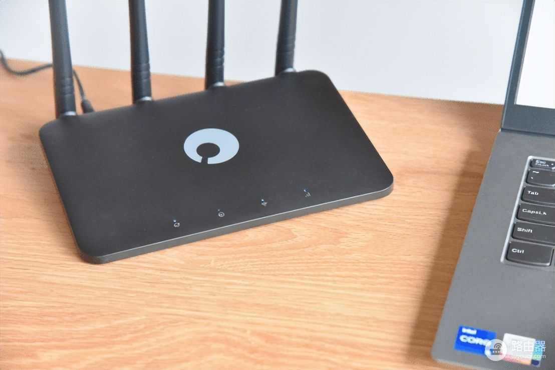 出租房路由器组网(毕业季租房好物：4G路由器，1G一分钱，蒲公英X4C值)