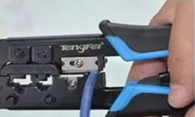 连接路由器的网线的水晶头的接法.(路由器怎么插线)