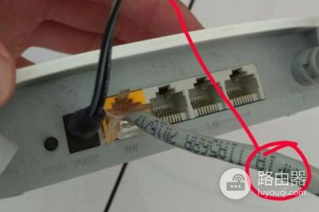 多个路由器如何用同一个SSID名称(两个路由器一个网怎么使用)