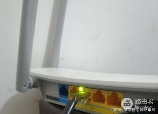 怎样用路由器接收WIFI信号再发出来(如何用路由器桥接手机热点)