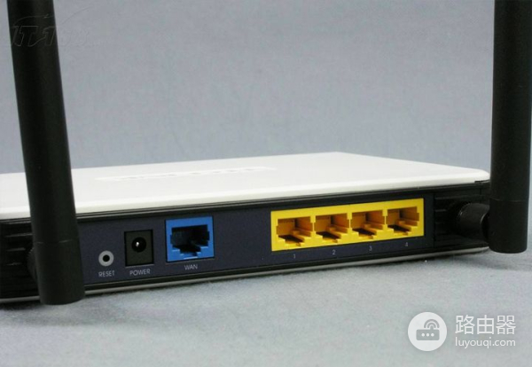 废旧路由器别急着扔，这样一放，网速蹭蹭的