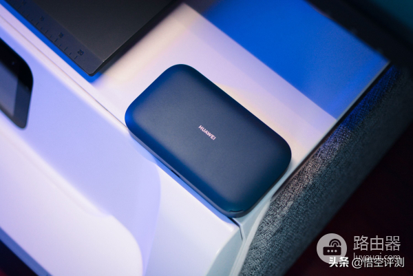 华为路由器究竟有多强?信用卡大小续航12小时:华为随行WiFi3 Pro