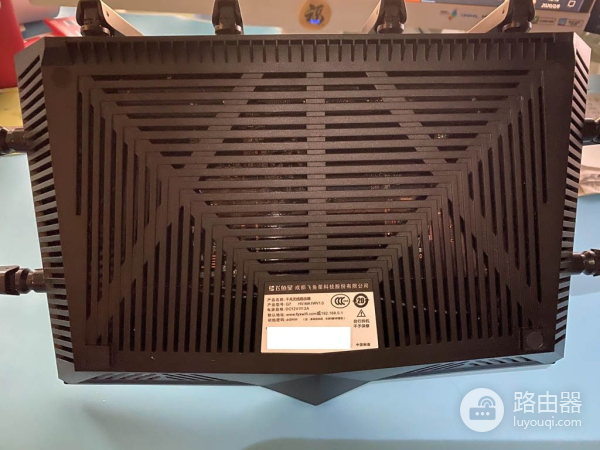 八根天线可接设备多,飞鱼星家用无线路由器测试