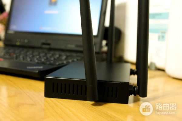 不足200元！体验入门级企业级路由器，千兆四天线覆盖