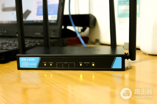 不足200元！体验入门级企业级路由器，千兆四天线覆盖