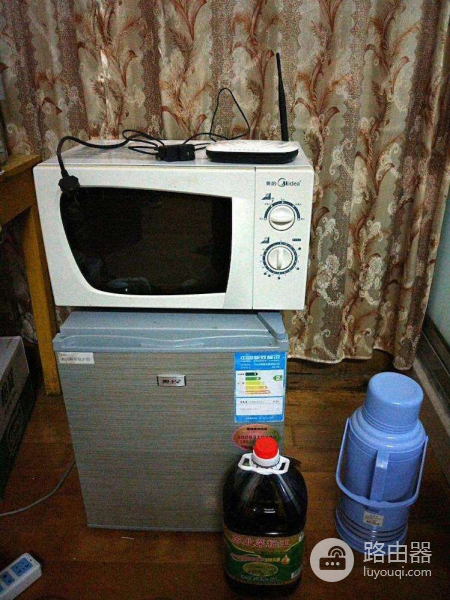 路由器旁摆放三样物品,百兆宽带变“龟速”,你做错了吗