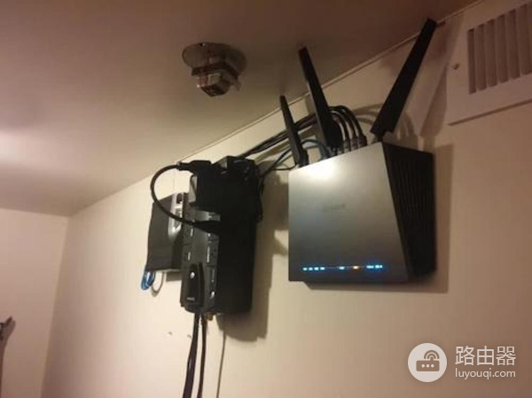 路由器旁摆放三样物品,百兆宽带变“龟速”,你做错了吗