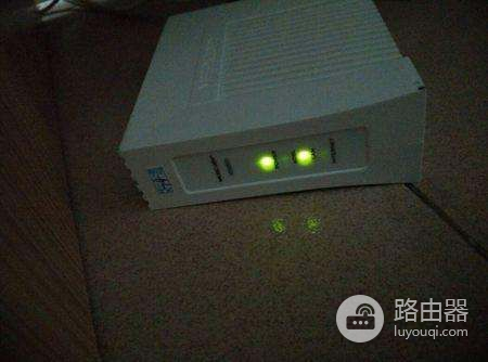 路由器只有两个灯亮是什么原因(路由器上面只有两个灯亮是怎么回事)