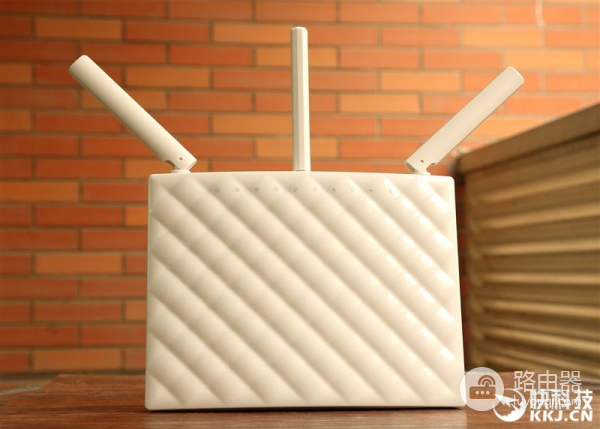 双频1900Mbps！腾达AC15千兆旗舰级路由器体验评测