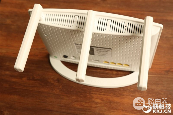 双频1900Mbps！腾达AC15千兆旗舰级路由器体验评测