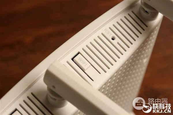 双频1900Mbps！腾达AC15千兆旗舰级路由器体验评测