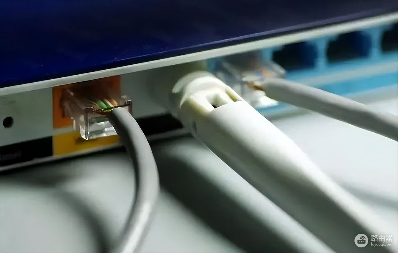记住了！路由器不要放在这3个位置，否则千兆网都会变卡
