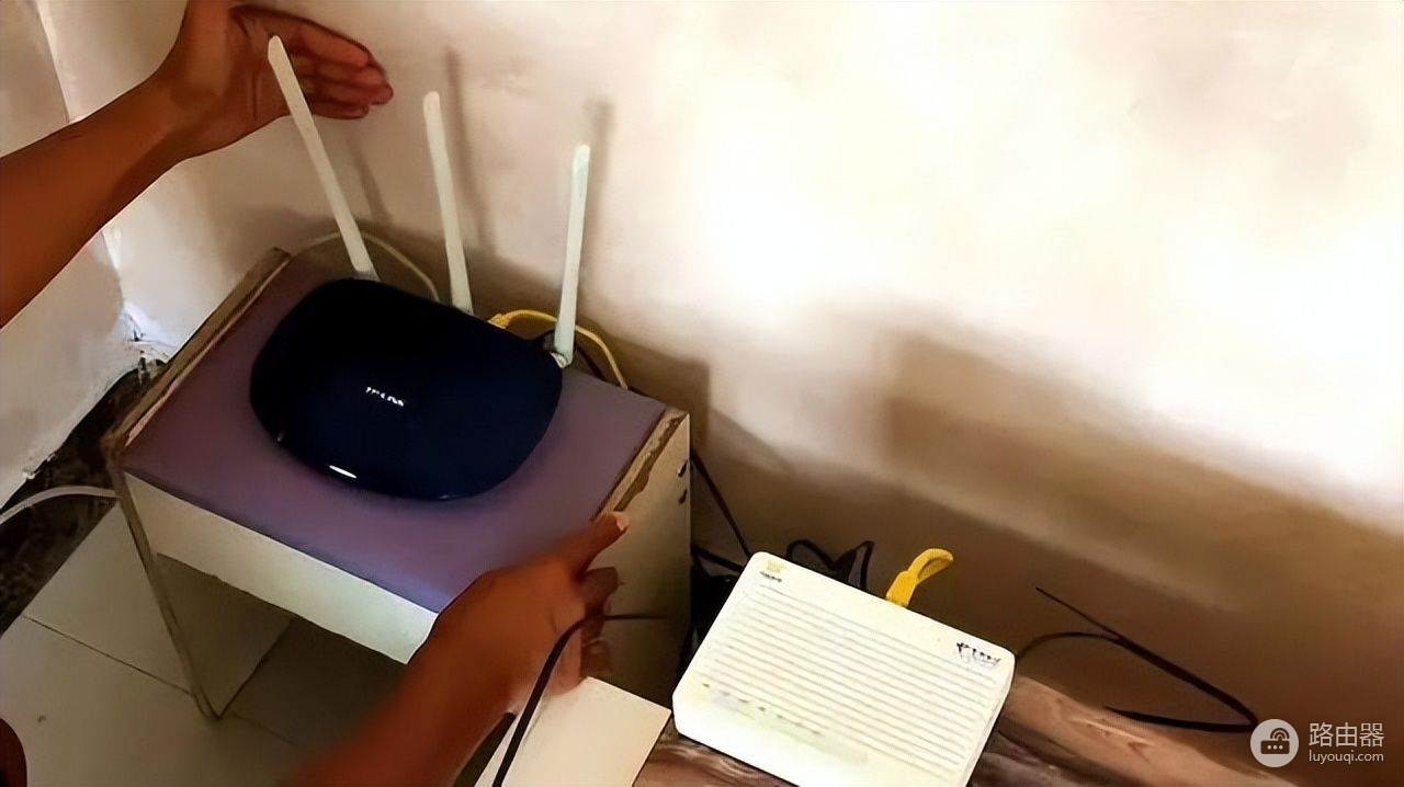 记住了！路由器不要放在这3个位置，否则千兆网都会变卡