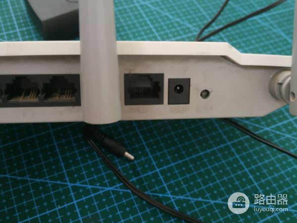 路由器闪红灯怎么解决(路由器光信号闪红灯怎么办)